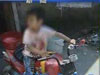 司機(jī)太?。?歲幼童駕"車"上路找媽媽