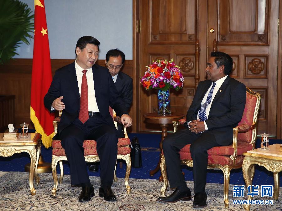 9月15日，國家主席習近平同馬爾代夫總統(tǒng)亞明在馬累舉行會談。新華社記者 鞠鵬 攝