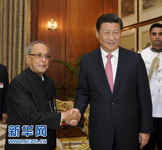 9月18日，國(guó)家主席習(xí)近平在新德里會(huì)見(jiàn)印度總統(tǒng)慕克吉。 新華社記者張鐸 攝 
