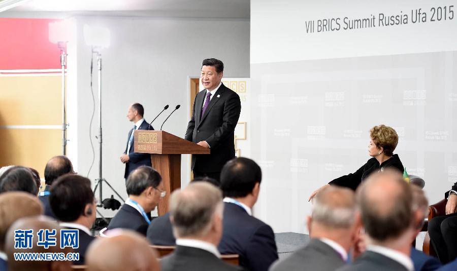 7月9日，金磚國家領導人同金磚國家工商理事會代表對話會在俄羅斯烏法舉行。中國國家主席習近平、俄羅斯總統(tǒng)普京、巴西總統(tǒng)羅塞夫、印度總理莫迪、南非總統(tǒng)祖馬等共同出席。新華社記者 張鐸 攝 