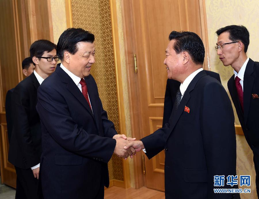 10月9日，在朝鮮進行正式友好訪問的中共中央政治局常委、中央書記處書記劉云山與朝鮮勞動黨中央政治局委員、中央書記崔龍海舉行會談。新華社記者 饒愛民 攝