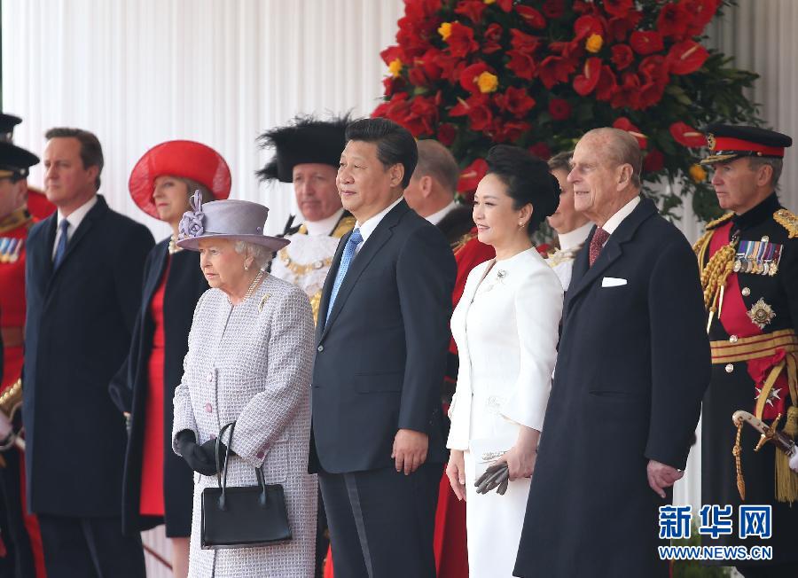 10月20日，對英國進(jìn)行國事訪問的國家主席習(xí)近平出席英國女王伊麗莎白二世在倫敦騎兵檢閱場舉行的隆重歡迎儀式。 新華社記者 龐興雷 攝
