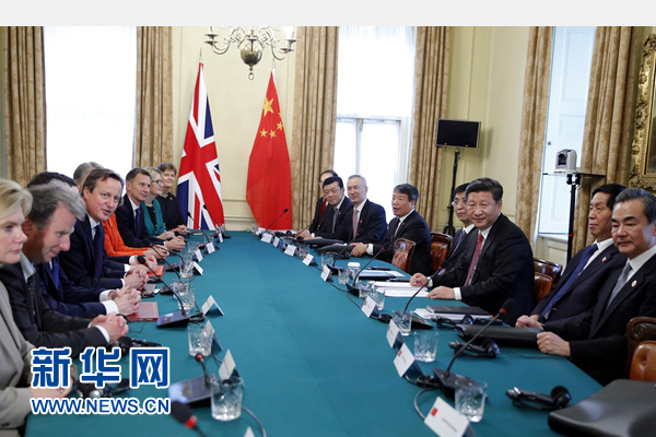 10月21日，國(guó)家主席習(xí)近平在倫敦唐寧街首相府同英國(guó)首相卡梅倫舉行會(huì)談。 新華社記者 鞠鵬 攝 