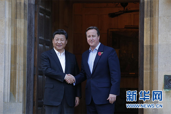 10月22日，國家主席習近平在契克斯首相鄉(xiāng)間別墅同英國首相卡梅倫再次會晤。新華社記者 鞠鵬 攝