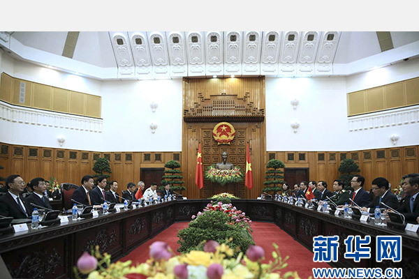 11月5日，中共中央總書記、國(guó)家主席習(xí)近平在河內(nèi)同越南總理阮晉勇舉行會(huì)談。 新華社記者 蘭紅光 攝