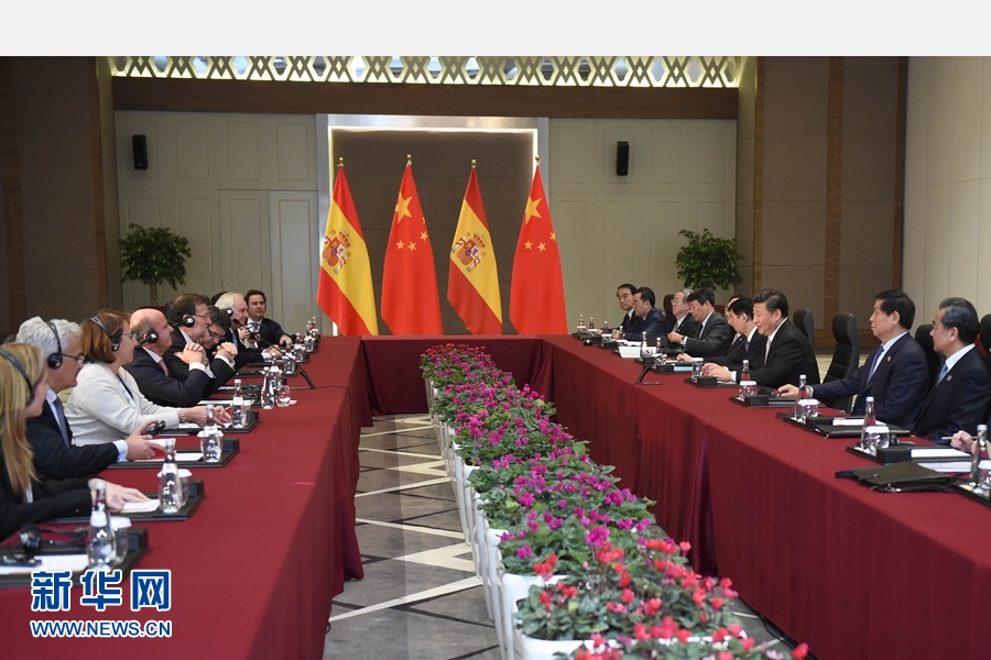 11月16日，國家主席習(xí)近平在土耳其安塔利亞會見西班牙首相拉霍伊。 新華社記者 張鐸 攝