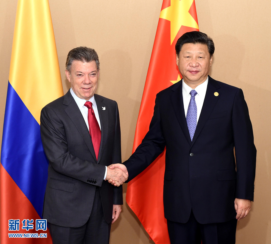 11月18日，國(guó)家主席習(xí)近平在菲律賓馬尼拉會(huì)見哥倫比亞總統(tǒng)桑托斯。 新華社記者 饒愛民 攝