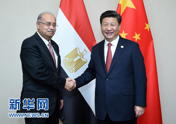 12月4日，國家主席習(xí)近平在約翰內(nèi)斯堡會(huì)見埃及總理伊斯梅爾。新華社記者 張鐸 攝 