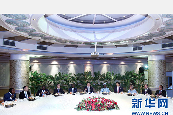 12月5日，國家主席習近平在約翰內(nèi)斯堡再次集體會見17位非洲國家領導人。 新華社記者 姚大偉 攝