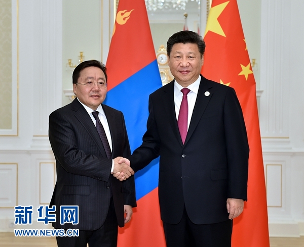 6月23日，國家主席習(xí)近平在塔什干會(huì)見蒙古國總統(tǒng)額勒貝格道爾吉。 新華社記者李濤攝