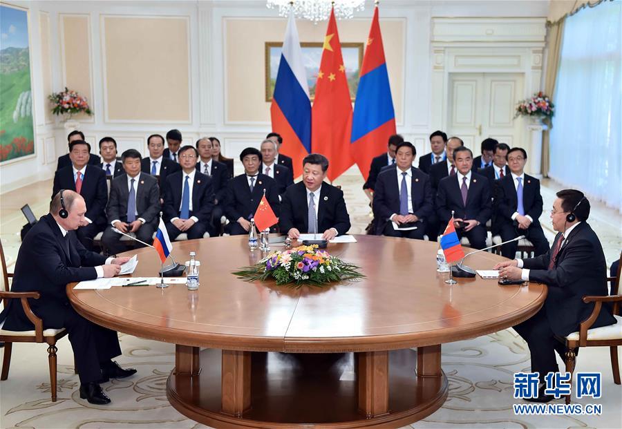 6月23日，國(guó)家主席習(xí)近平在烏茲別克斯坦塔什干同俄羅斯總統(tǒng)普京、蒙古國(guó)總統(tǒng)額勒貝格道爾吉舉行中俄蒙元首第三次會(huì)晤。習(xí)近平主持會(huì)晤。新華社記者李濤攝