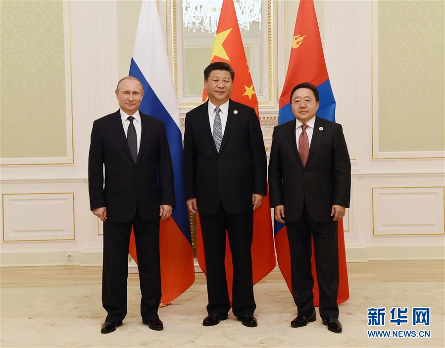 6月23日，國(guó)家主席習(xí)近平在烏茲別克斯坦塔什干同俄羅斯總統(tǒng)普京、蒙古國(guó)總統(tǒng)額勒貝格道爾吉舉行中俄蒙元首第三次會(huì)晤。習(xí)近平主持會(huì)晤。新華社記者李濤攝 