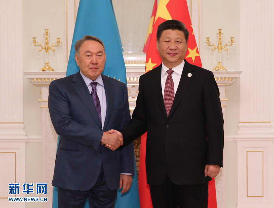  6月24日，國家主席習(xí)近平在塔什干會見哈薩克斯坦總統(tǒng)納扎爾巴耶夫。 新華社記者 蘭紅光 攝 