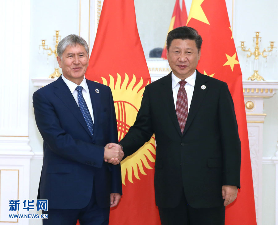 6月24日，國家主席習(xí)近平在烏茲別克斯坦塔什干會(huì)見吉爾吉斯斯坦總統(tǒng)阿坦巴耶夫。 新華社記者 馬占成 攝