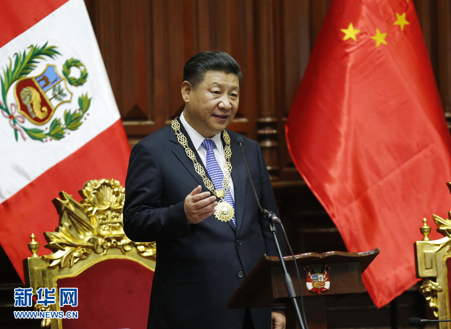 11月21日，國家主席習(xí)近平在秘魯國會發(fā)表題為《同舟共濟(jì)、揚(yáng)帆遠(yuǎn)航，共創(chuàng)中拉關(guān)系美好未來》的重要演講。 新華社記者 鞠鵬 攝