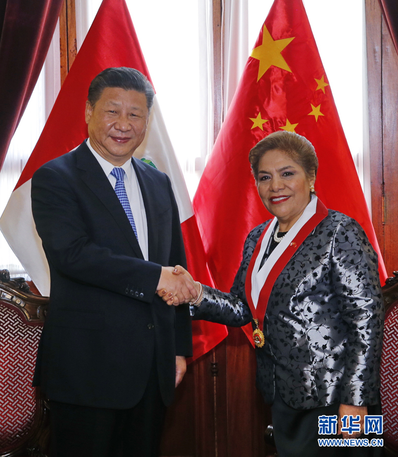 11月21日，國(guó)家主席習(xí)近平在利馬會(huì)見秘魯國(guó)會(huì)主席薩爾加多。新華社記者 鞠鵬 攝