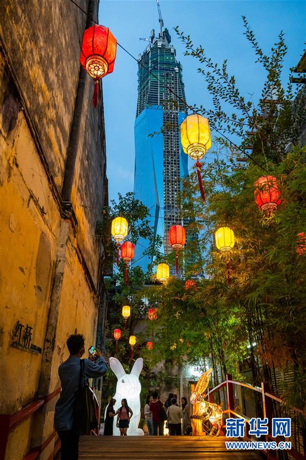 （國際·圖文互動(dòng)）（1）玉兔花燈映照吉隆坡月夜