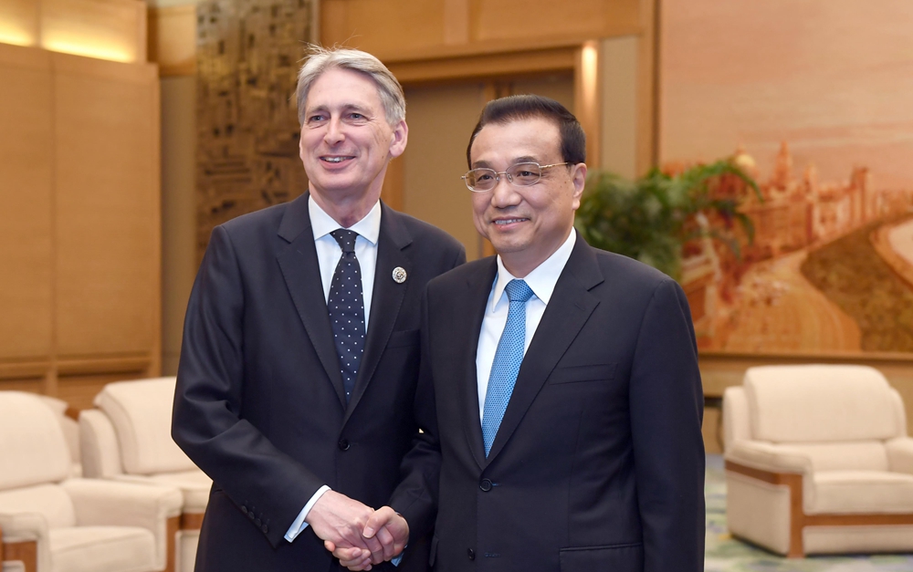 李克強(qiáng)會(huì)見英國首相特使、財(cái)政大臣哈蒙德
