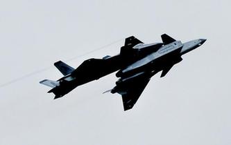 “殲-20，你不要飛得那么快……”